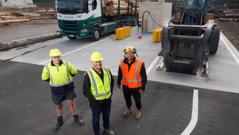 From left, RFH truck driver Jono Gray, Kaingaroa Tipu GM Sustainability Colin Maunder & RFH Kaingaroa Site Manager Jay McLean.